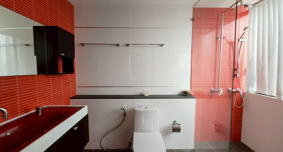 For rent 3 bedrooms condo in Watthana, Bangkok