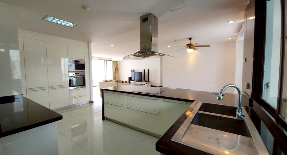 For rent 3 bedrooms condo in Watthana, Bangkok