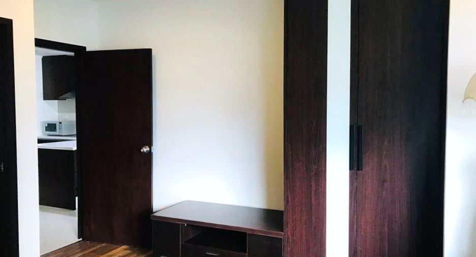 For rent 2 bedrooms condo in Pathum Wan, Bangkok