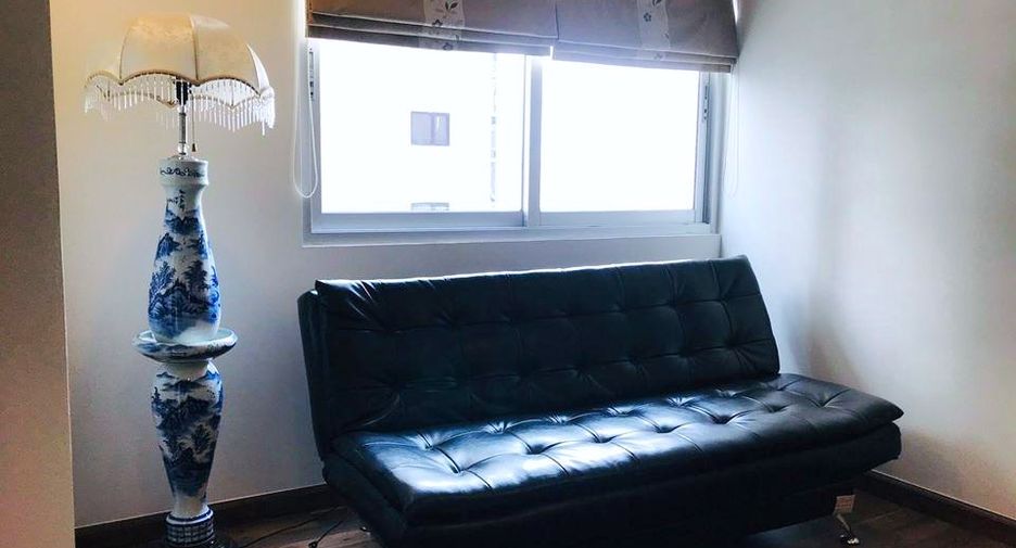 For rent 2 bedrooms condo in Pathum Wan, Bangkok