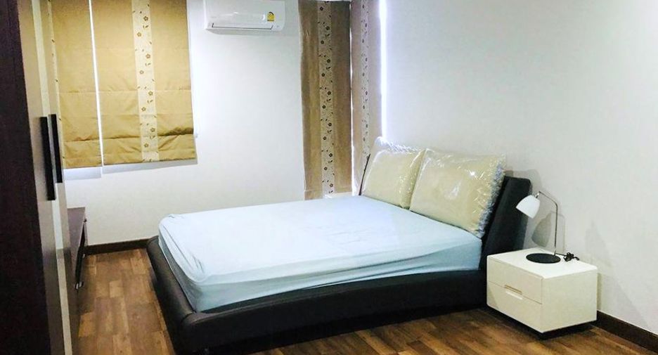 For rent 2 bedrooms condo in Pathum Wan, Bangkok
