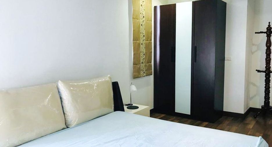 For rent 2 bedrooms condo in Pathum Wan, Bangkok