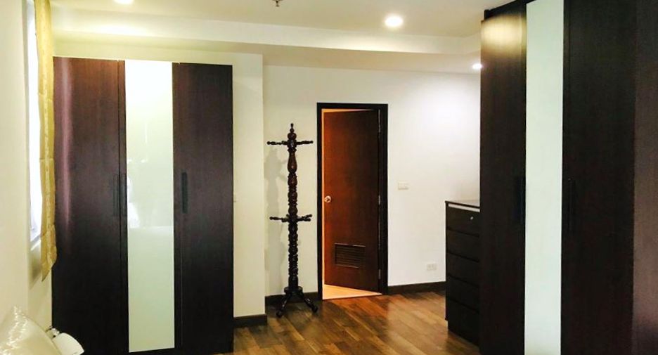 For rent 2 bedrooms condo in Pathum Wan, Bangkok