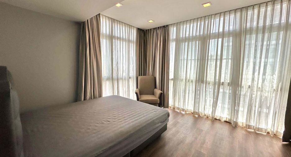 For rent 3 bedrooms condo in Khlong Toei, Bangkok