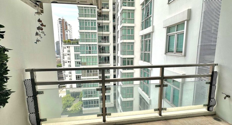 For rent 3 bedrooms condo in Khlong Toei, Bangkok