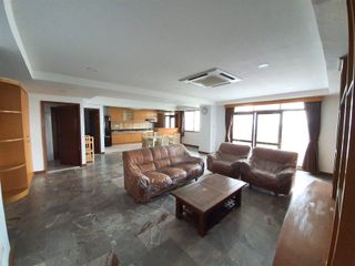 Condo en alquiler de 3 habitaciones en Watthana, Bangkok