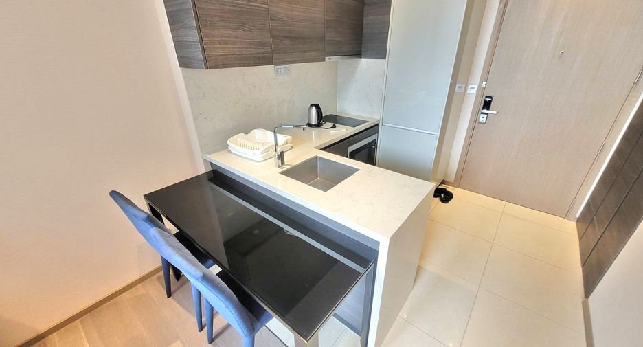 For rent 1 bed condo in Watthana, Bangkok