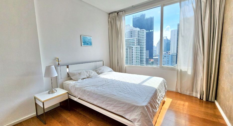 For rent 3 bedrooms condo in Watthana, Bangkok