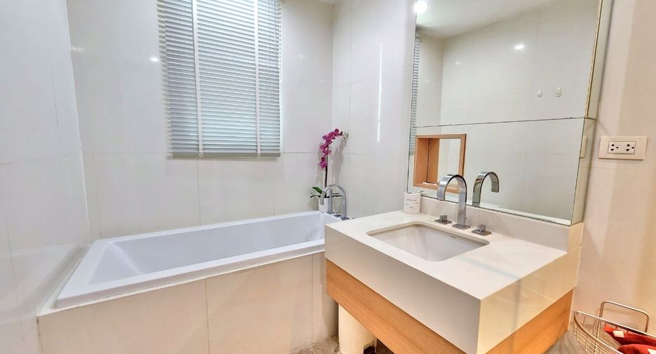 For rent 3 bedrooms condo in Watthana, Bangkok