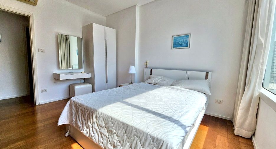 For rent 3 bedrooms condo in Watthana, Bangkok