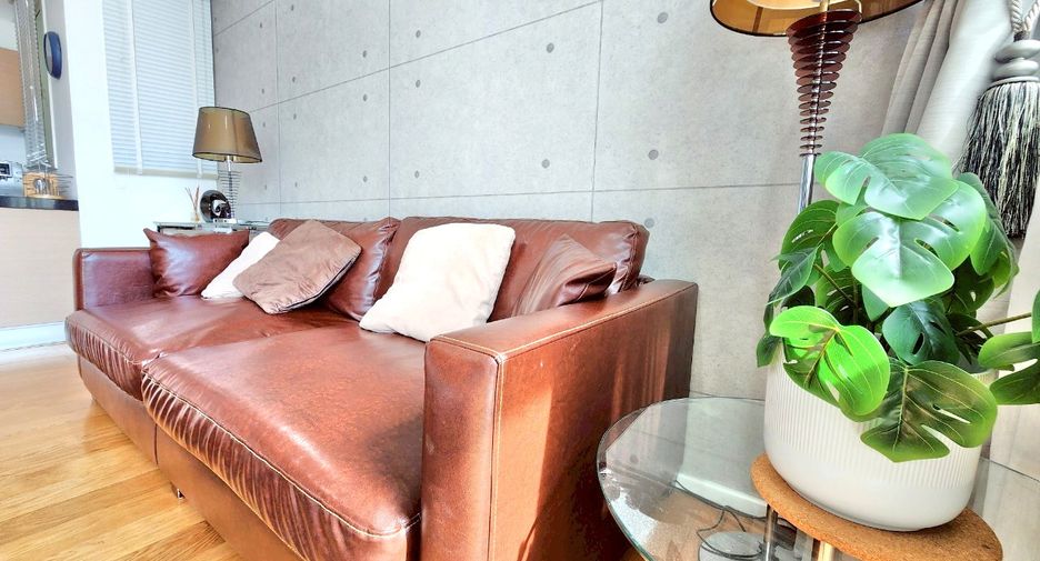 For rent 3 bedrooms condo in Watthana, Bangkok