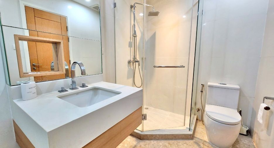 For rent 3 bedrooms condo in Watthana, Bangkok