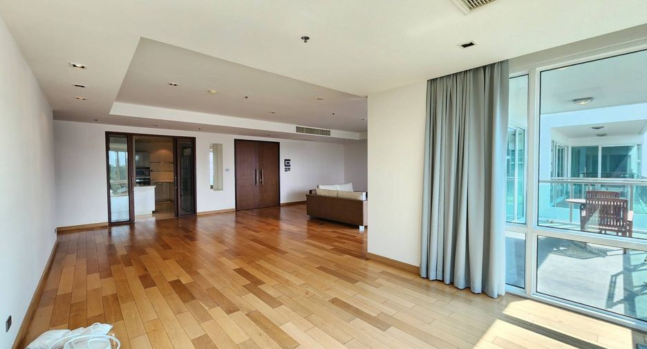 Condo en alquiler de 4 habitaciones en Khlong Toei, Bangkok