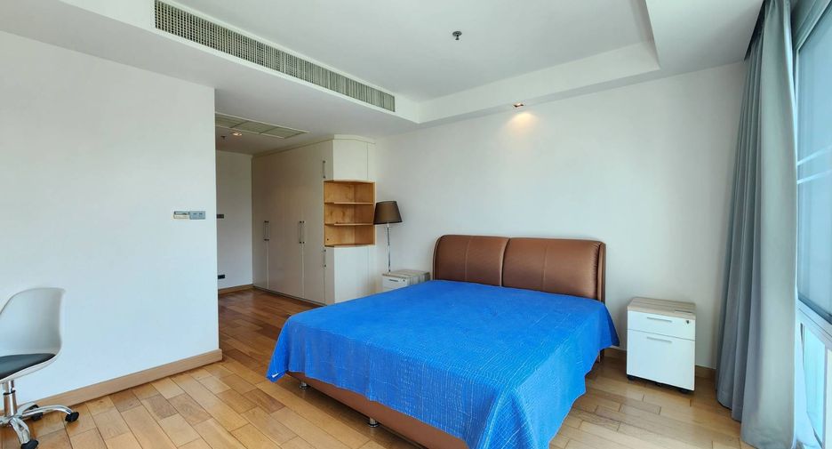 Condo en alquiler de 4 habitaciones en Khlong Toei, Bangkok