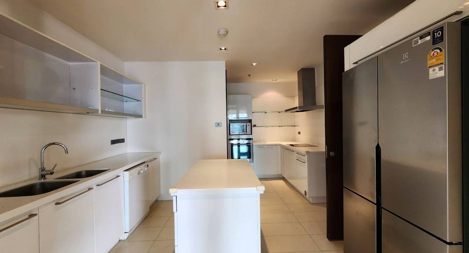 Condo en alquiler de 4 habitaciones en Khlong Toei, Bangkok