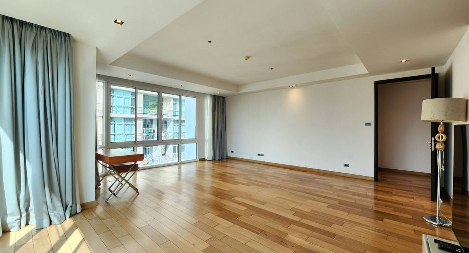 Condo en alquiler de 4 habitaciones en Khlong Toei, Bangkok