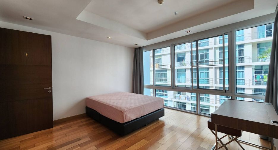 Condo en alquiler de 4 habitaciones en Khlong Toei, Bangkok