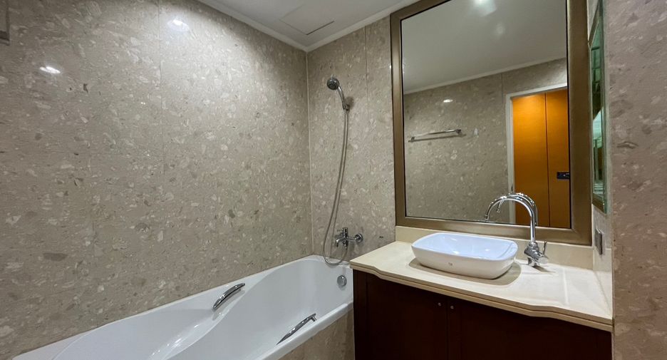 Condo en alquiler de 2 habitaciones en Pathum Wan, Bangkok