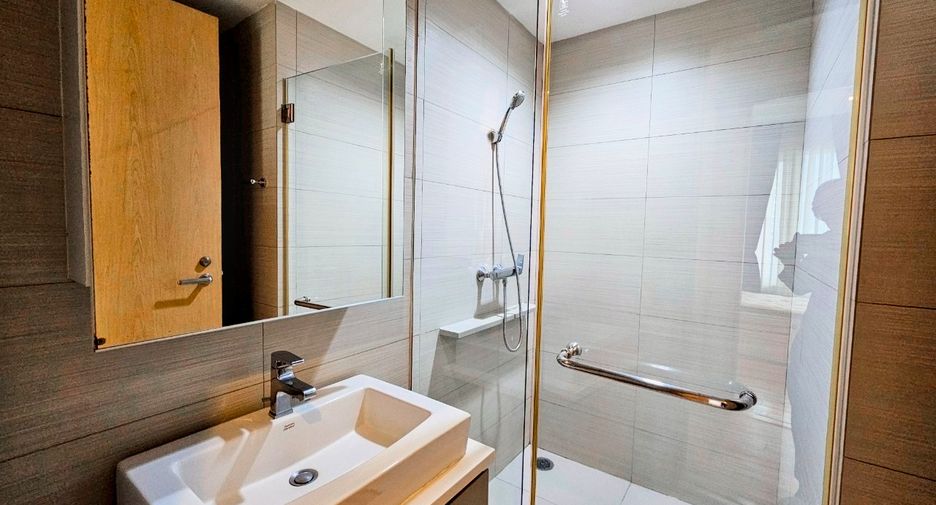 For rent and for sale 2 bedrooms condo in Khlong Toei, Bangkok