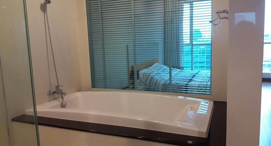 For rent 2 bedrooms condo in Pathum Wan, Bangkok