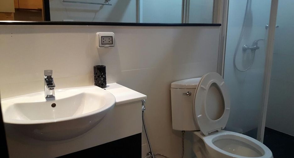 For rent 2 bedrooms condo in Pathum Wan, Bangkok