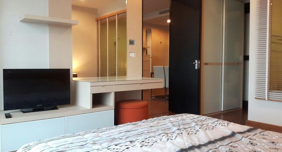 For rent 2 bedrooms condo in Pathum Wan, Bangkok