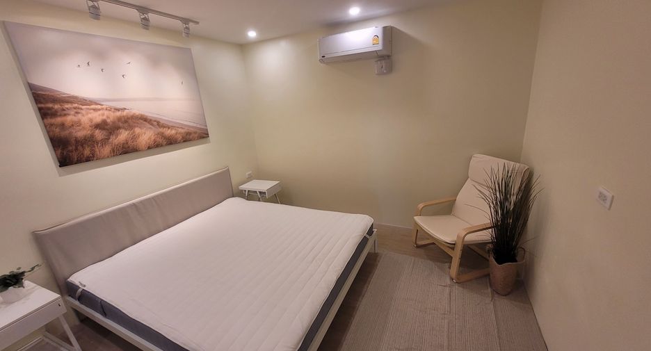 For rent 3 bedrooms condo in Watthana, Bangkok