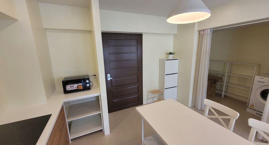 For rent 3 bedrooms condo in Watthana, Bangkok