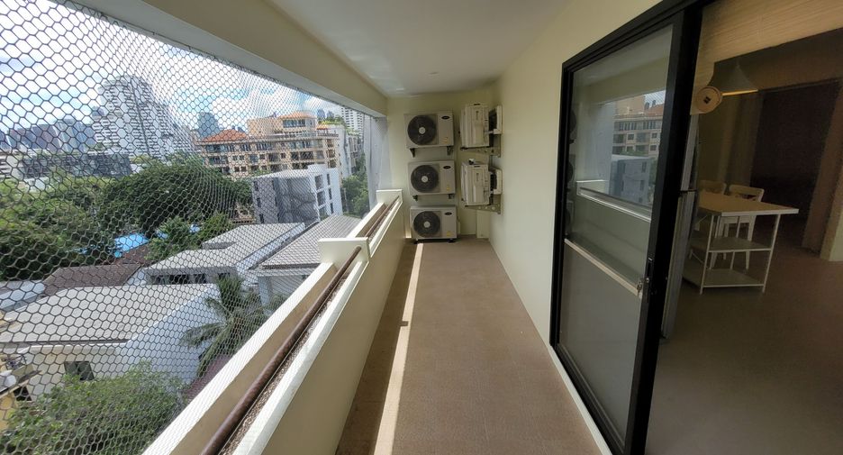 For rent 3 bedrooms condo in Watthana, Bangkok
