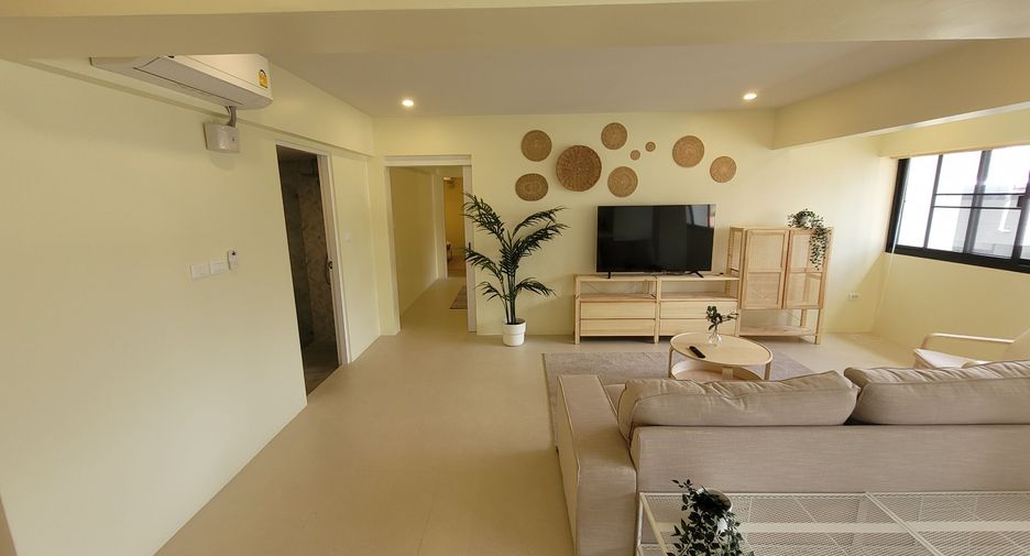 For rent 3 bedrooms condo in Watthana, Bangkok