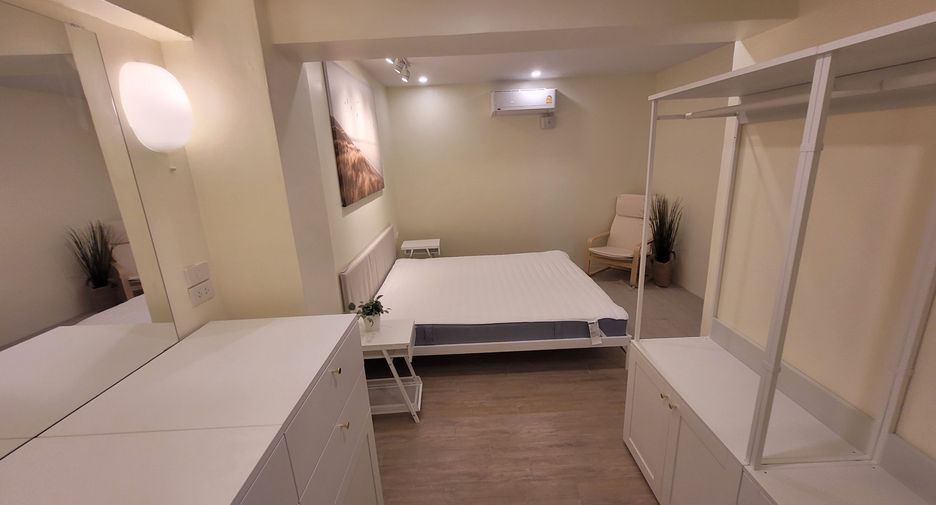 For rent 3 bedrooms condo in Watthana, Bangkok