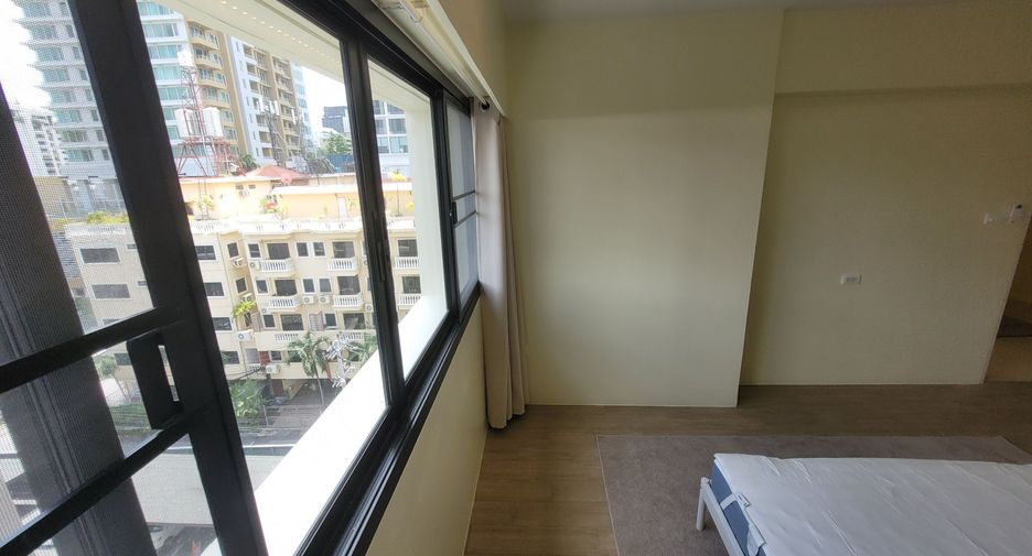 For rent 3 bedrooms condo in Watthana, Bangkok