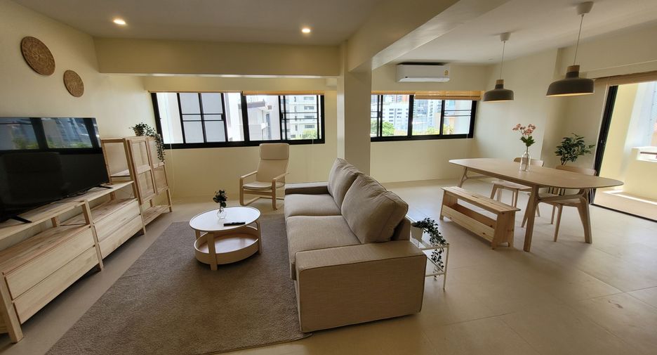 For rent 3 bedrooms condo in Watthana, Bangkok