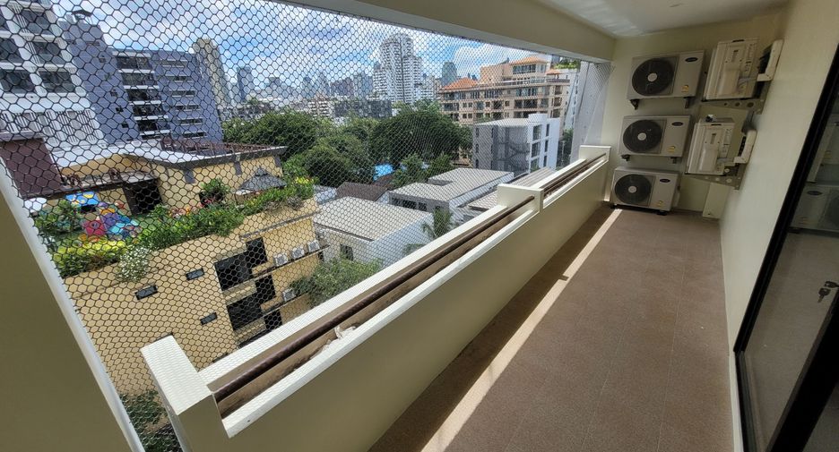 For rent 3 bedrooms condo in Watthana, Bangkok