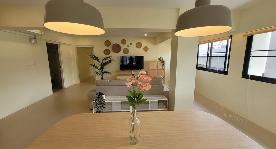 For rent 3 bedrooms condo in Watthana, Bangkok