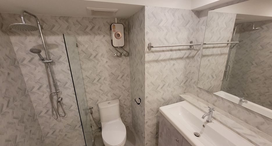 For rent 3 bedrooms condo in Watthana, Bangkok