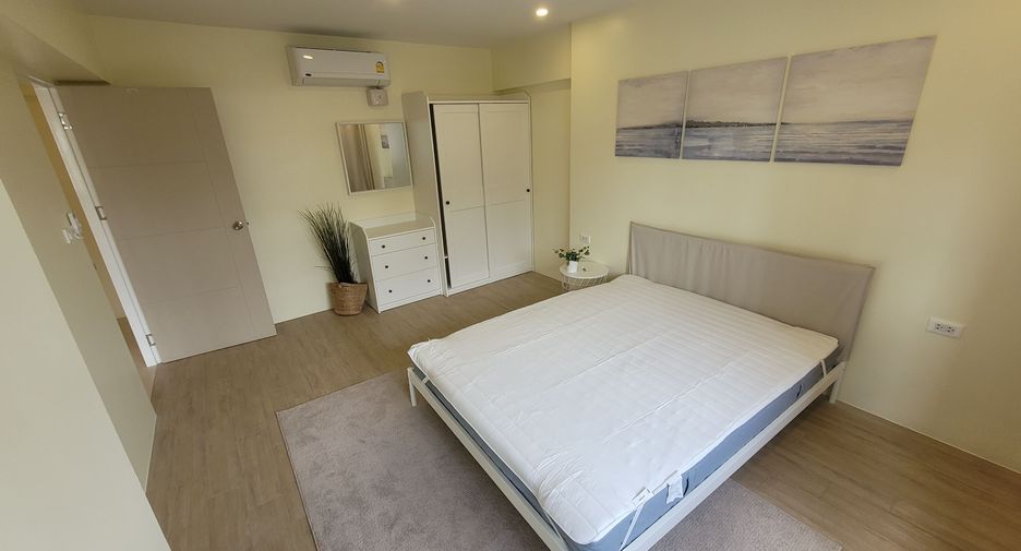For rent 3 bedrooms condo in Watthana, Bangkok