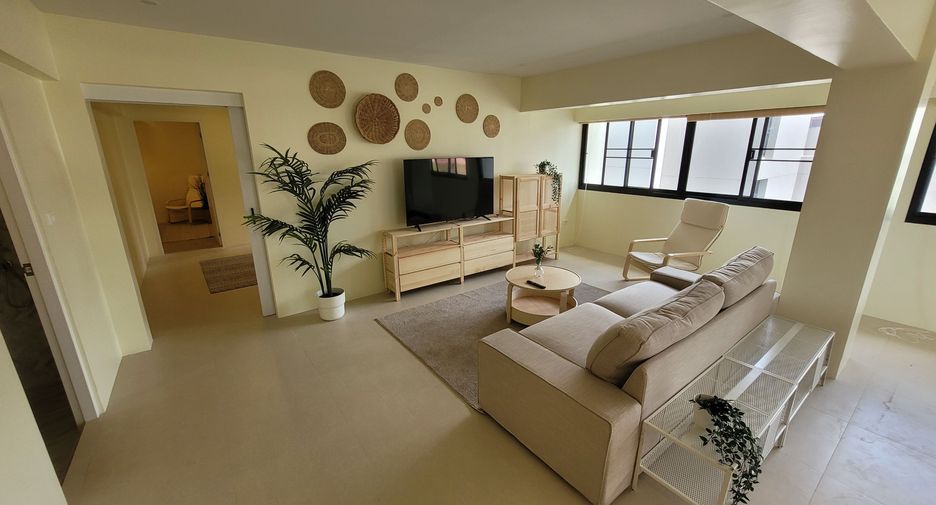 For rent 3 bedrooms condo in Watthana, Bangkok