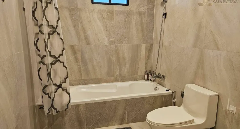 For rent 4 bedrooms villa in Bang Lamung, Chonburi