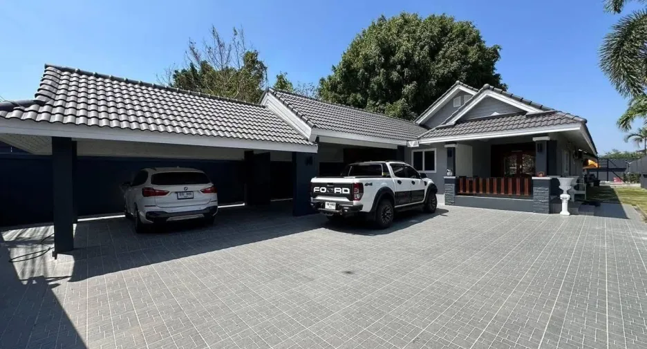 For rent 4 bedrooms villa in Bang Lamung, Chonburi