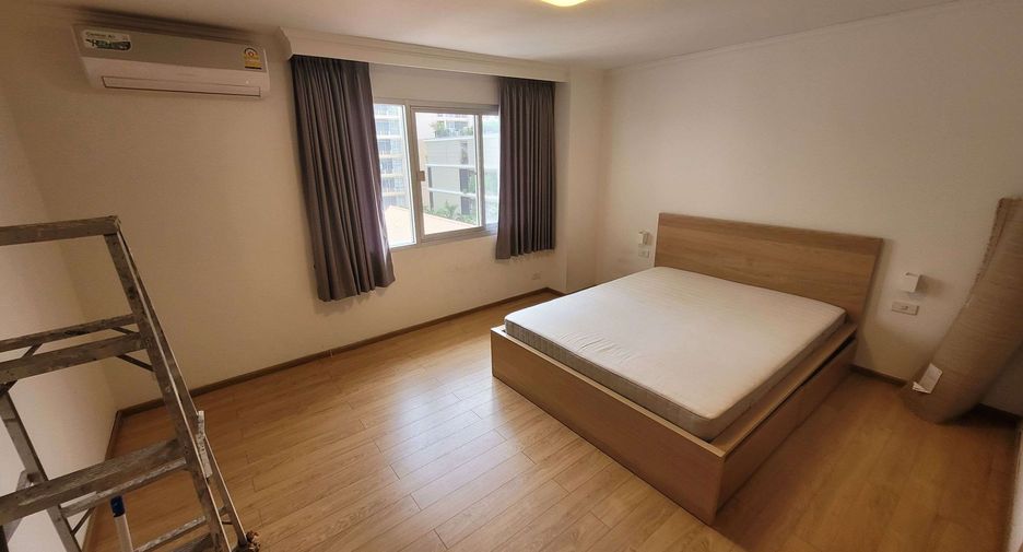 For rent 3 bedrooms condo in Watthana, Bangkok