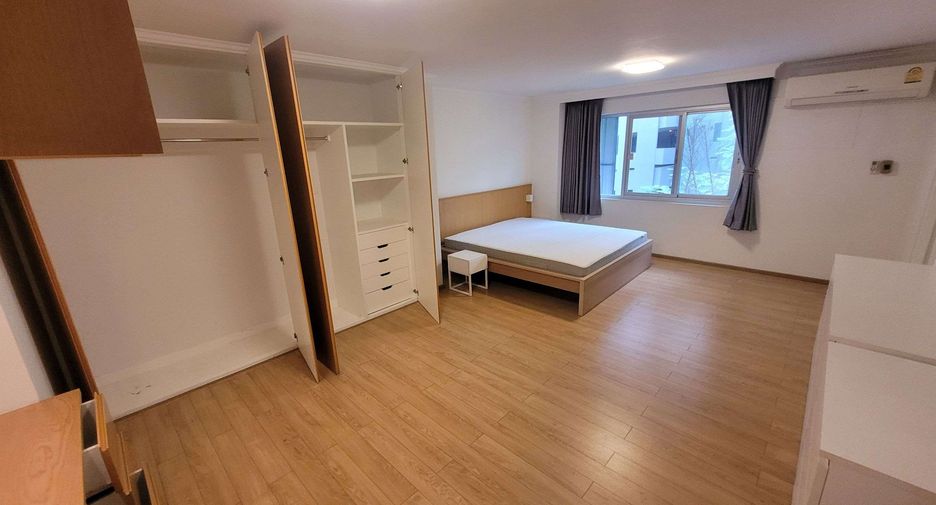 For rent 3 bedrooms condo in Watthana, Bangkok