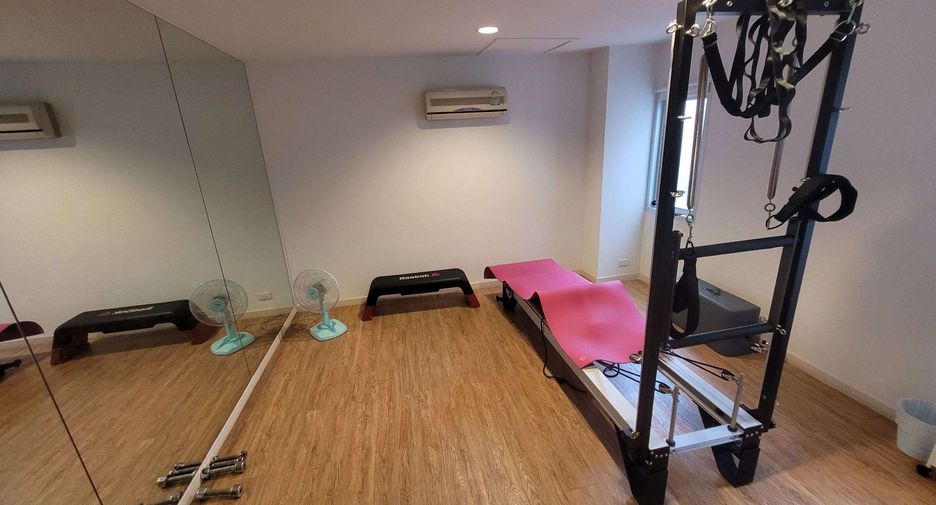 For rent 3 bedrooms condo in Watthana, Bangkok