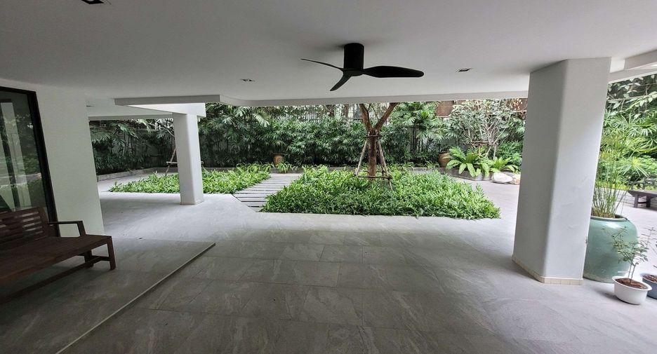 For rent 3 bedrooms condo in Watthana, Bangkok