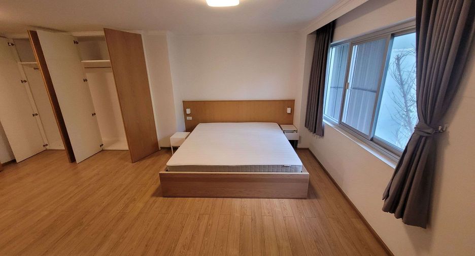 For rent 3 bedrooms condo in Watthana, Bangkok