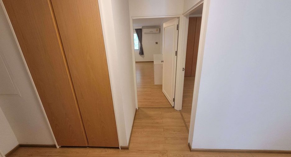 For rent 3 bedrooms condo in Watthana, Bangkok