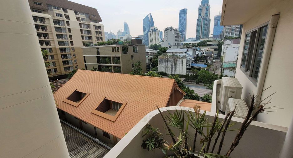 For rent 3 bedrooms condo in Watthana, Bangkok