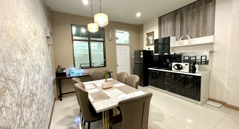 Reihenhaus zur Miete und zum Kauf mit 3 Zimmer in Mueang Nonthaburi, Nonthaburi