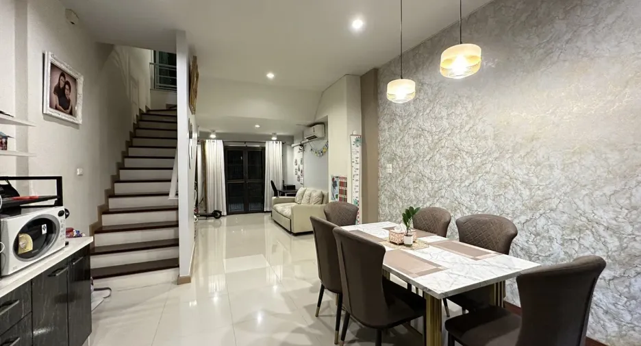 Reihenhaus zur Miete und zum Kauf mit 3 Zimmer in Mueang Nonthaburi, Nonthaburi