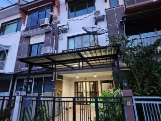 Reihenhaus zur Miete und zum Kauf mit 3 Zimmer in Mueang Nonthaburi, Nonthaburi